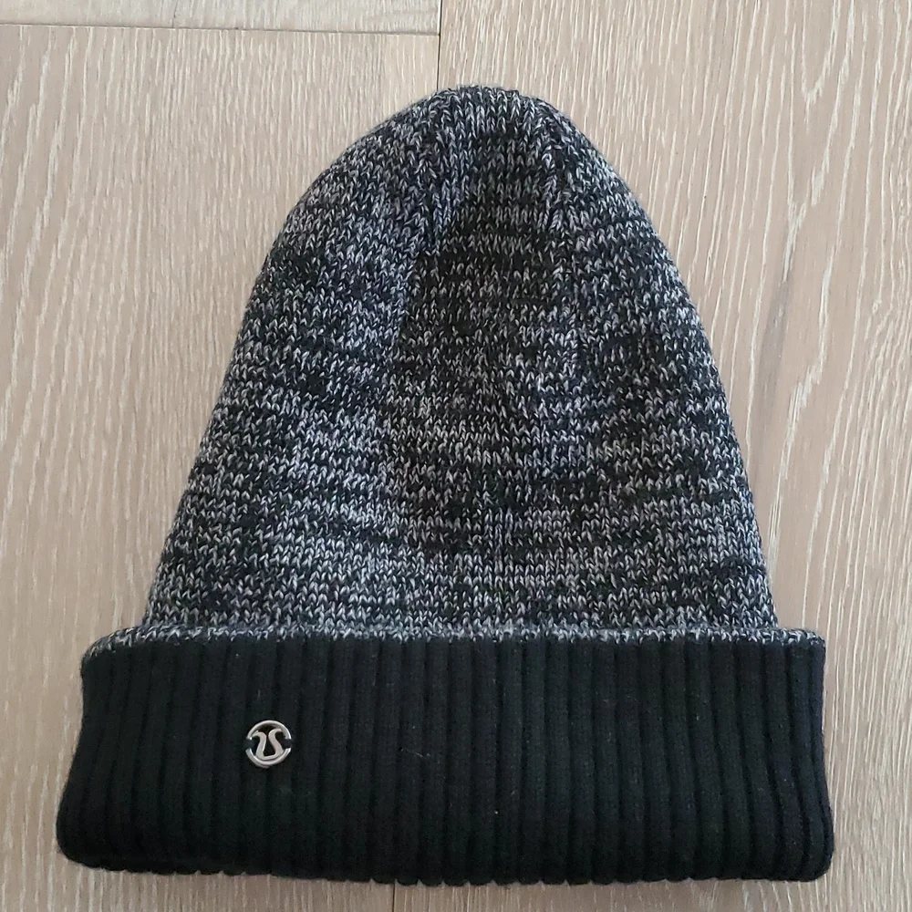 NWOT Lululemon Divinity ToqueBlack / Slate / Angel Wing